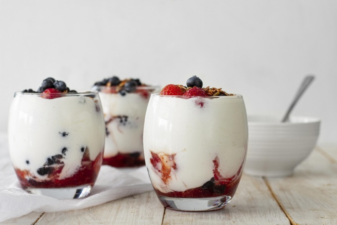 Yogurt is rich in probiotics that are beneficial for the digestive system and reduce blood sugar. Photo: Freepik