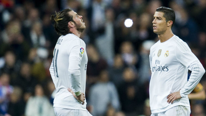 Bale (trái) và Ronaldo khi còn thi đấu cho Real. Ảnh: AFP