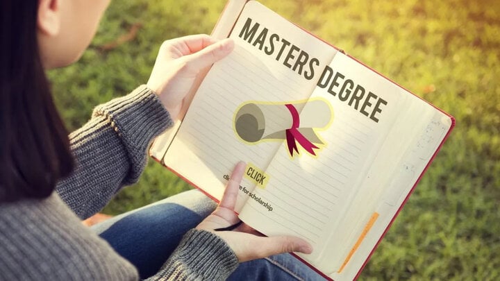 Is it allowed to study for a master's degree in a different field? (Illustration)