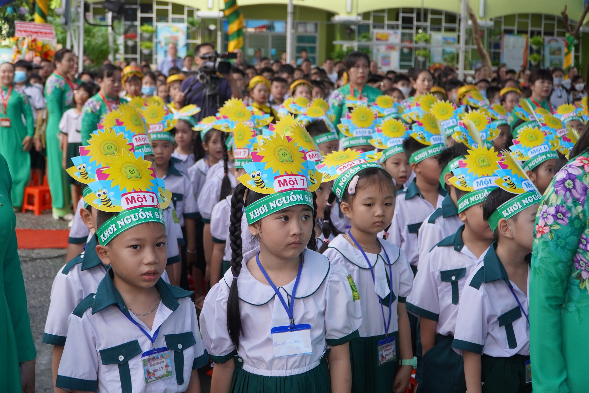 Trường Tiểu học Lương Thế Vinh đón nhận Huân chương, rộn ràng khai giảng - Ảnh 4.