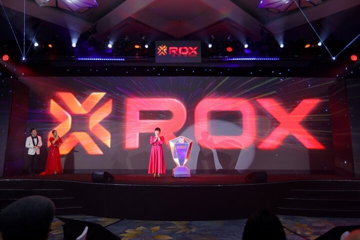 Ms. Nguyen Thi Nguyet Huong - Chairwoman of the Board of Directors of the Group at the moment of announcing the ROX Group brand.