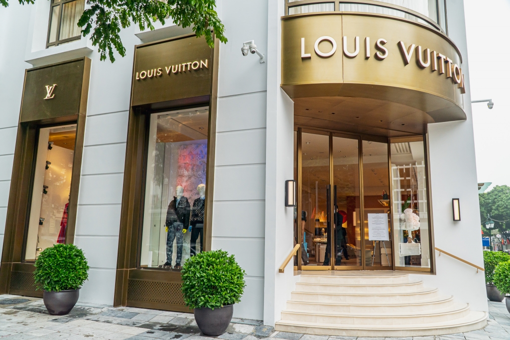 Luxury goods companies still prefer to choose the area around Hoan Kiem image 1