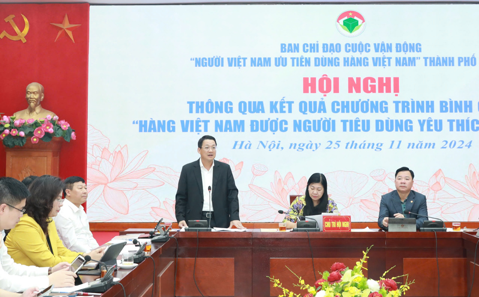 Le chef adjoint du Comité permanent du Comité du Parti de Hanoi pour la mobilisation de masse, Vu Ha, prend la parole