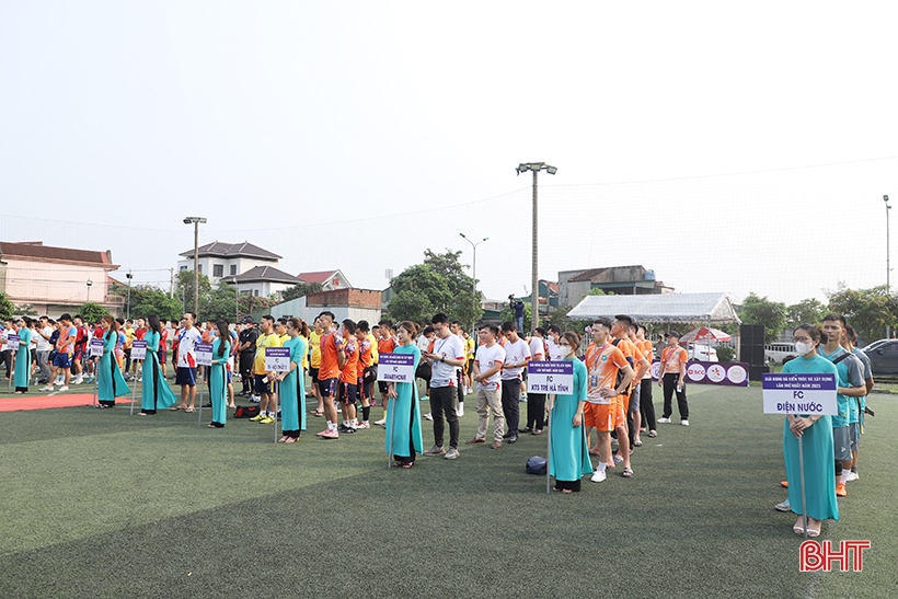 The first Ha Tinh Architecture and Construction Football Tournament kicks off