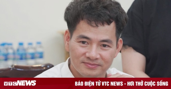 Who will replace People's Artist Xuan Bac as director at the Vietnam Drama Theater?