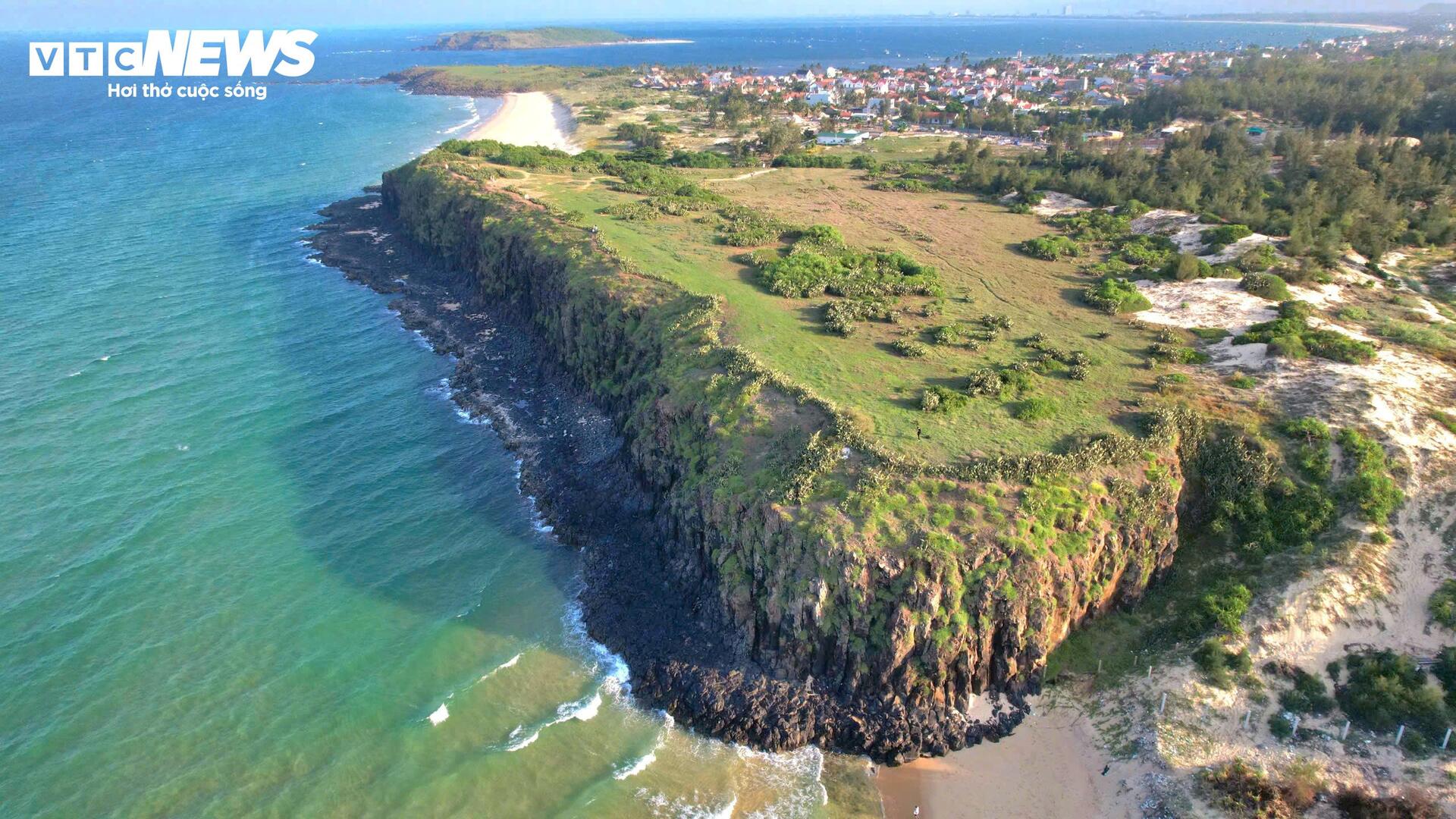 Sehen Sie sich das Set von „Ich sehe gelbe Blumen auf grünem Gras“ in Phu Yen an, bevor es einen neuen Look bekommt