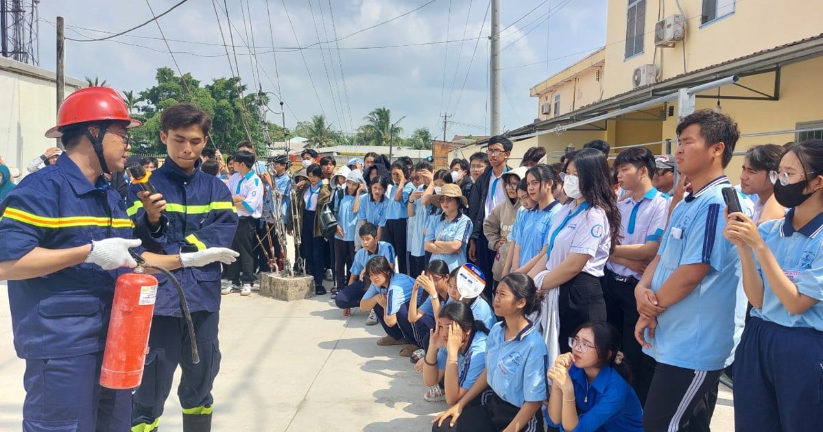 Propaganda about fire prevention and fighting for students