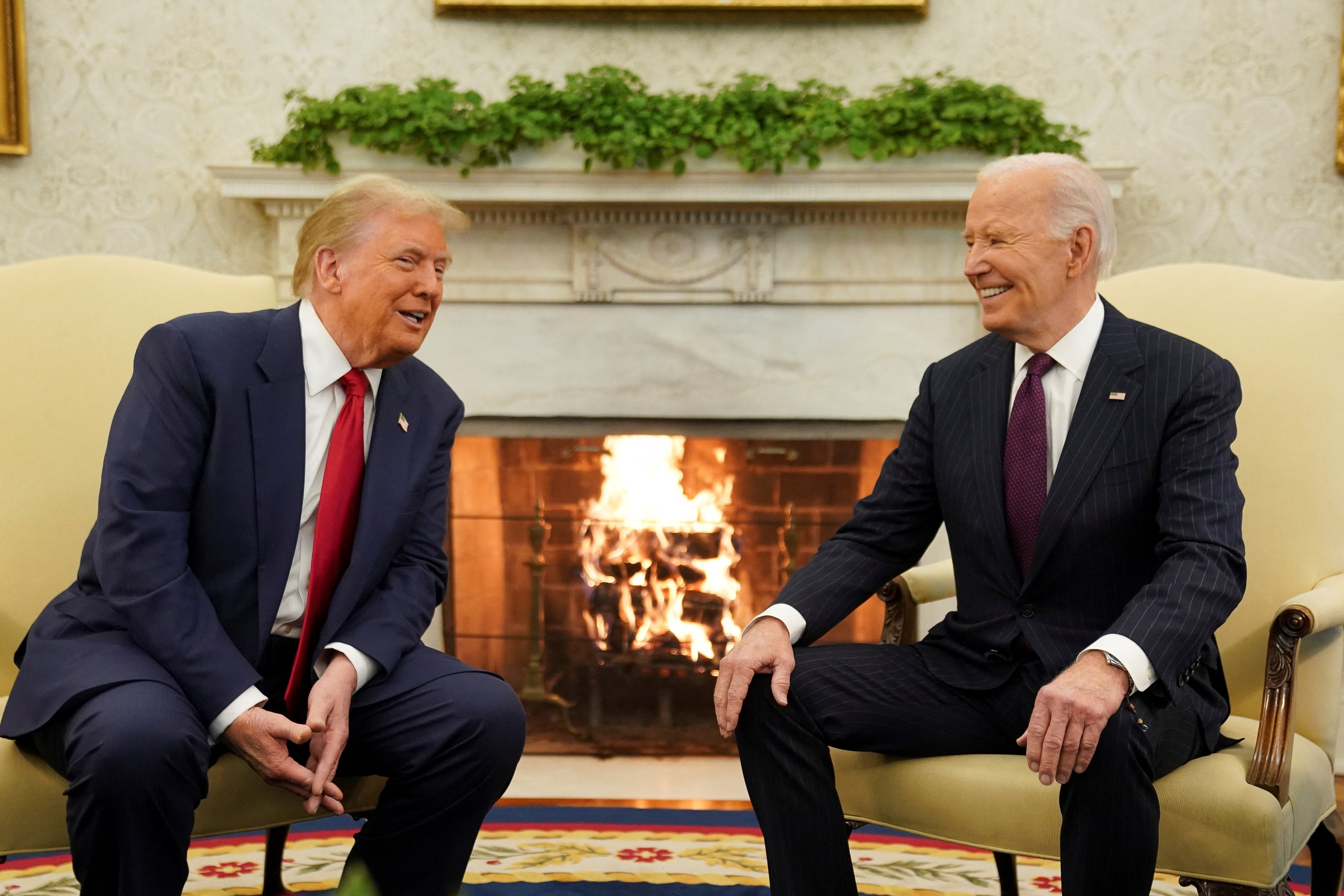 Ông Trump trở lại Nhà Trắng gặp ông Biden- Ảnh 2.