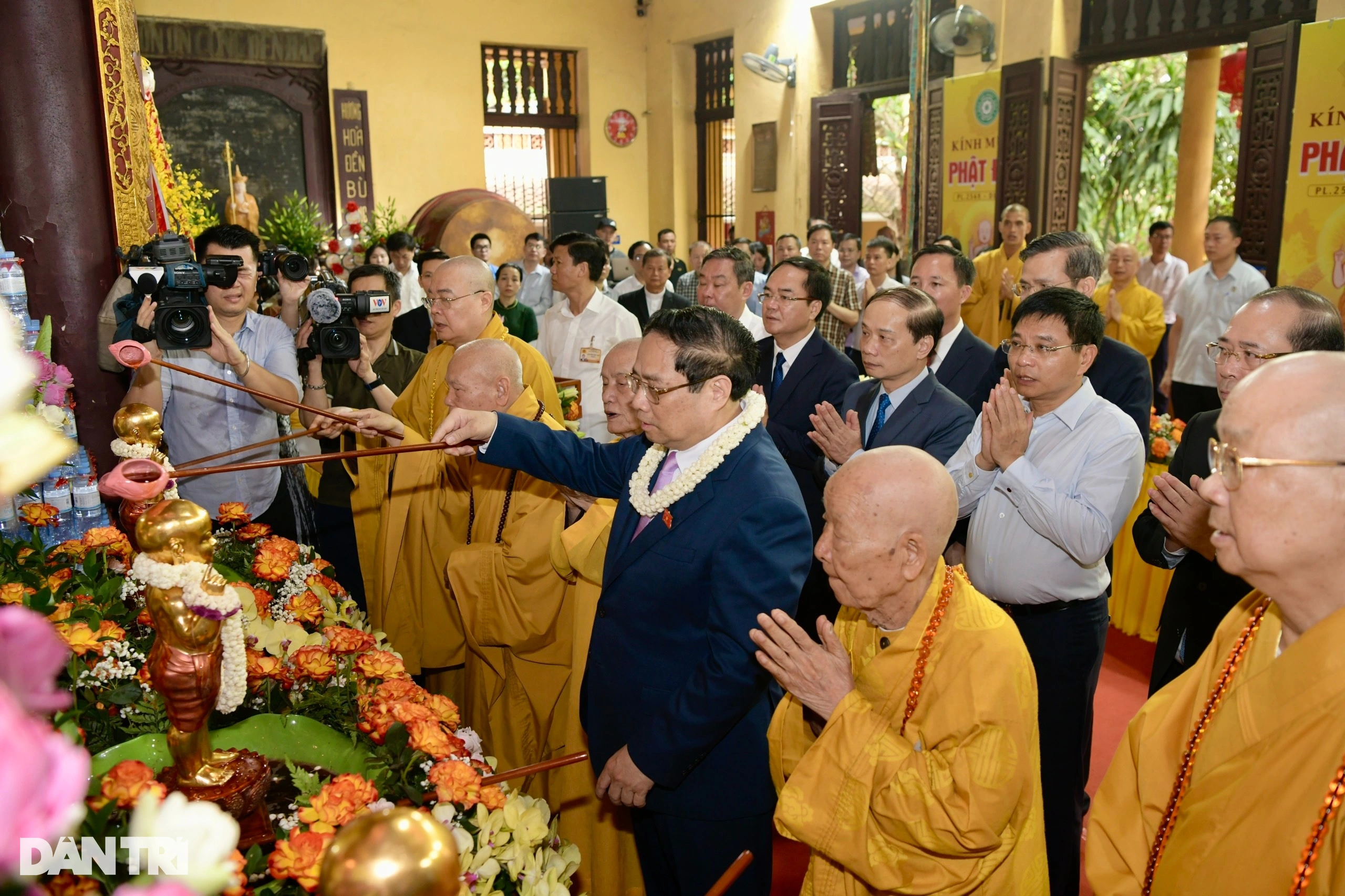 Premierminister nimmt an Buddhas Geburtstag 2024 in der Quan Su Pagode teil und gratuliert