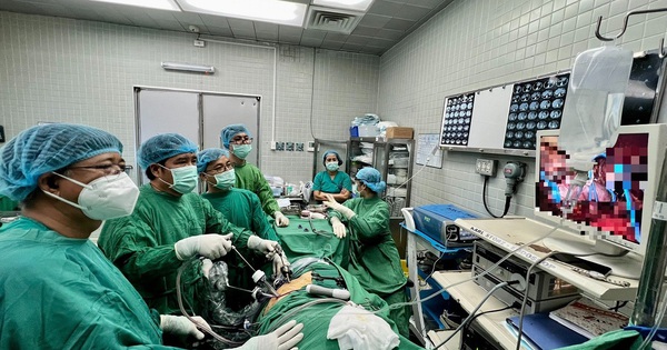 Primera cirugía laparoscópica para salvar a un paciente con cáncer de riñón y brotes tumorales