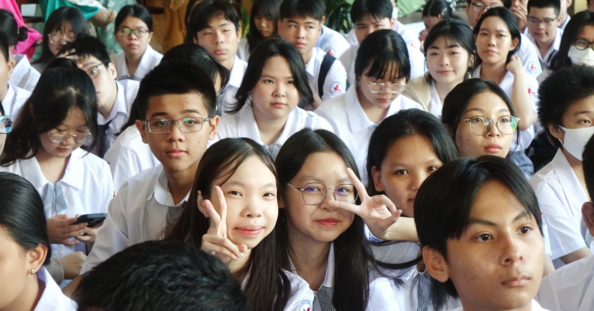 To combat overcharging, Ho Chi Minh City issued a document regulating fees at the beginning of the school year.