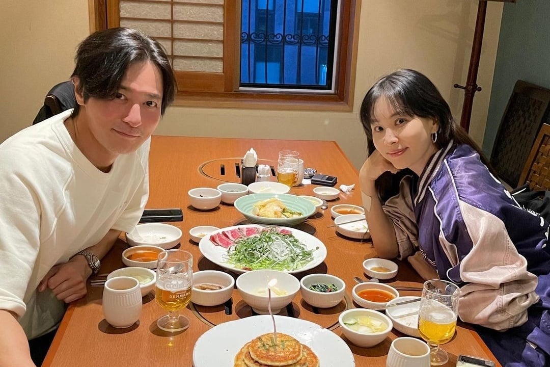 Jang Dong Gun and his wife celebrate 13 years of marriage photos