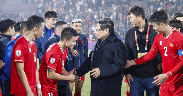 Prime Minister congratulates Vietnam team and visits player Nguyen Xuan Son