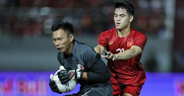 โค้ชทรุสซิเยร์เลี้ยง 'บะหมี่ผสม' ให้กับสโมสรไฮฟองสำหรับทีม U.23 และเวียดนาม