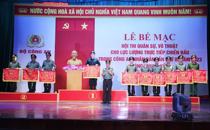 La police de Quang Nam a remporté le troisième prix du concours militaire et d'arts martiaux de la police populaire | JOURNAL EN LIGNE QUANG NAM