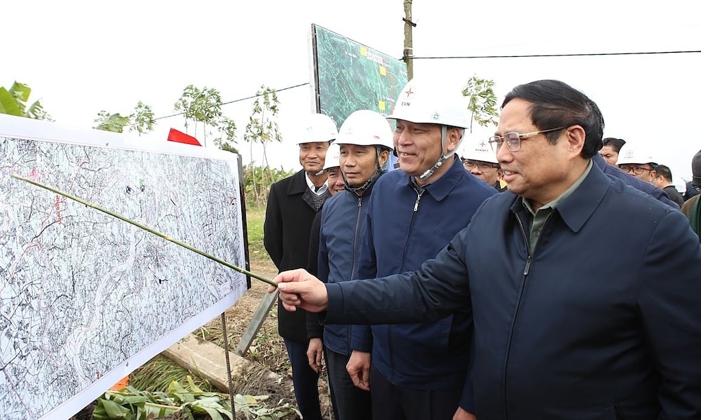 Primer Ministro: Concentrarse en construir la línea 3 de 500 kV para aumentar la electricidad en el Norte