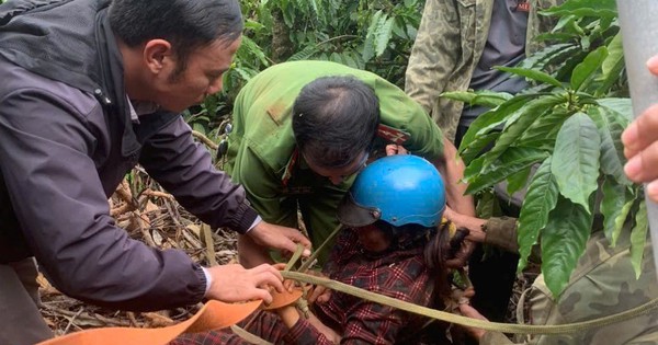 While picking up coffee, a woman fell into a 25 meter deep well.