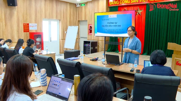 La Asociación Provincial de Periódicos de Dong Nai organiza una clase de información televisiva moderna, foto 1