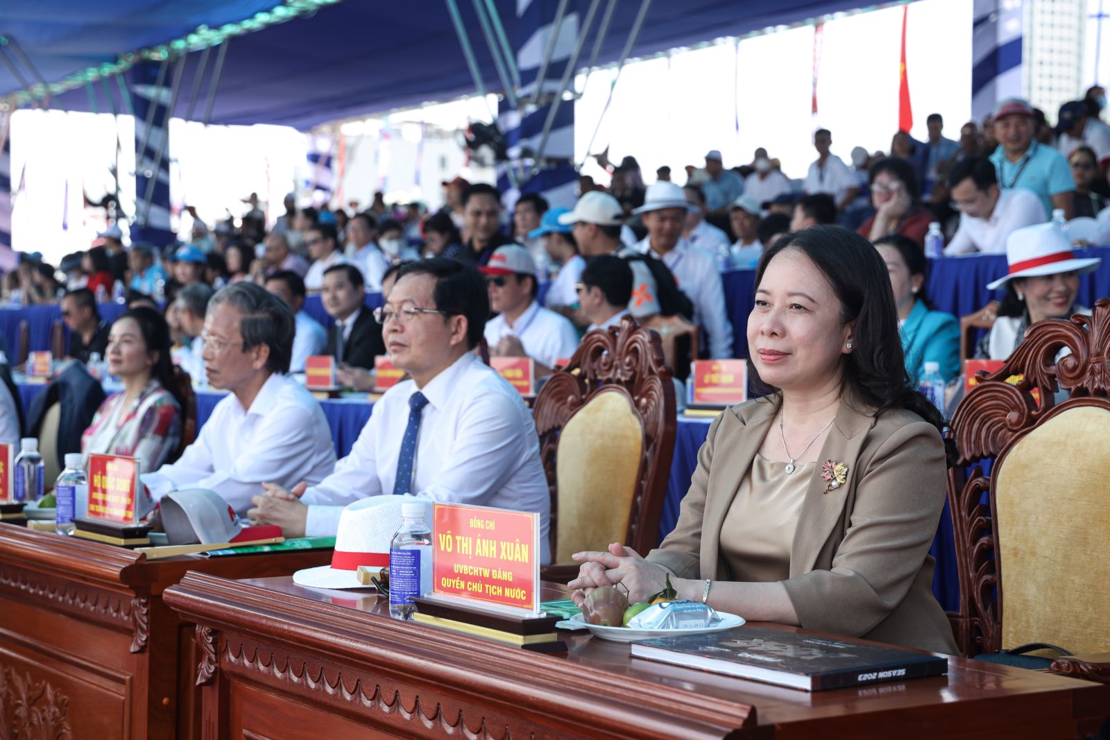 La presidenta interina Vo Thi Anh Xuan asiste a la ceremonia de apertura del Campeonato Mundial UIM F1H2O