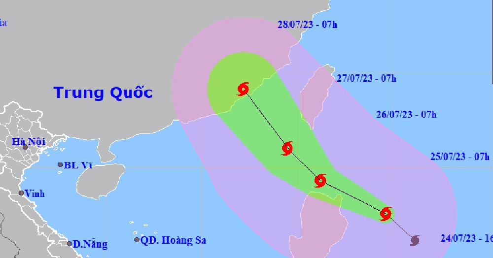 Bão Doksuri áp sát Biển Đông, sức gió giật mạnh trên cấp 17