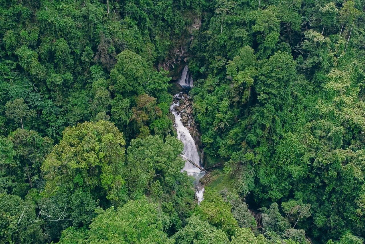 La cascada Khau Lan, poco conocida en Ha Giang, tiene una 'piscina natural' única