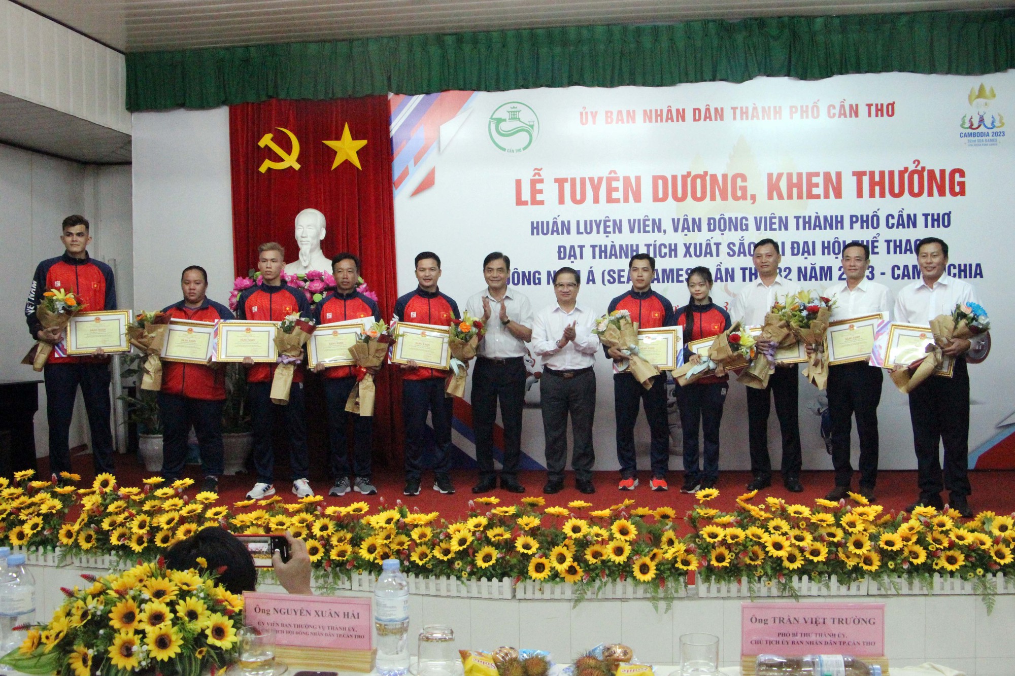 Cần Thơ thưởng gần 800 triệu đồng cho HLV, VĐV giành huy chương tại SEA Games 32 - Ảnh 2.