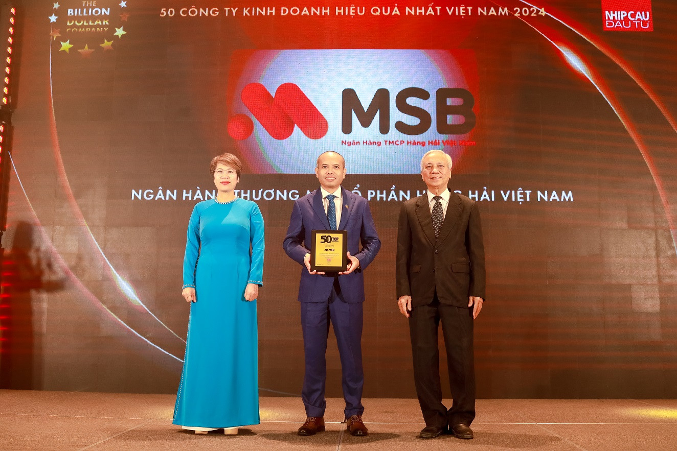 M. Nguyen Phi Hung, directeur général adjoint de MSB, a reçu le prix.jpg