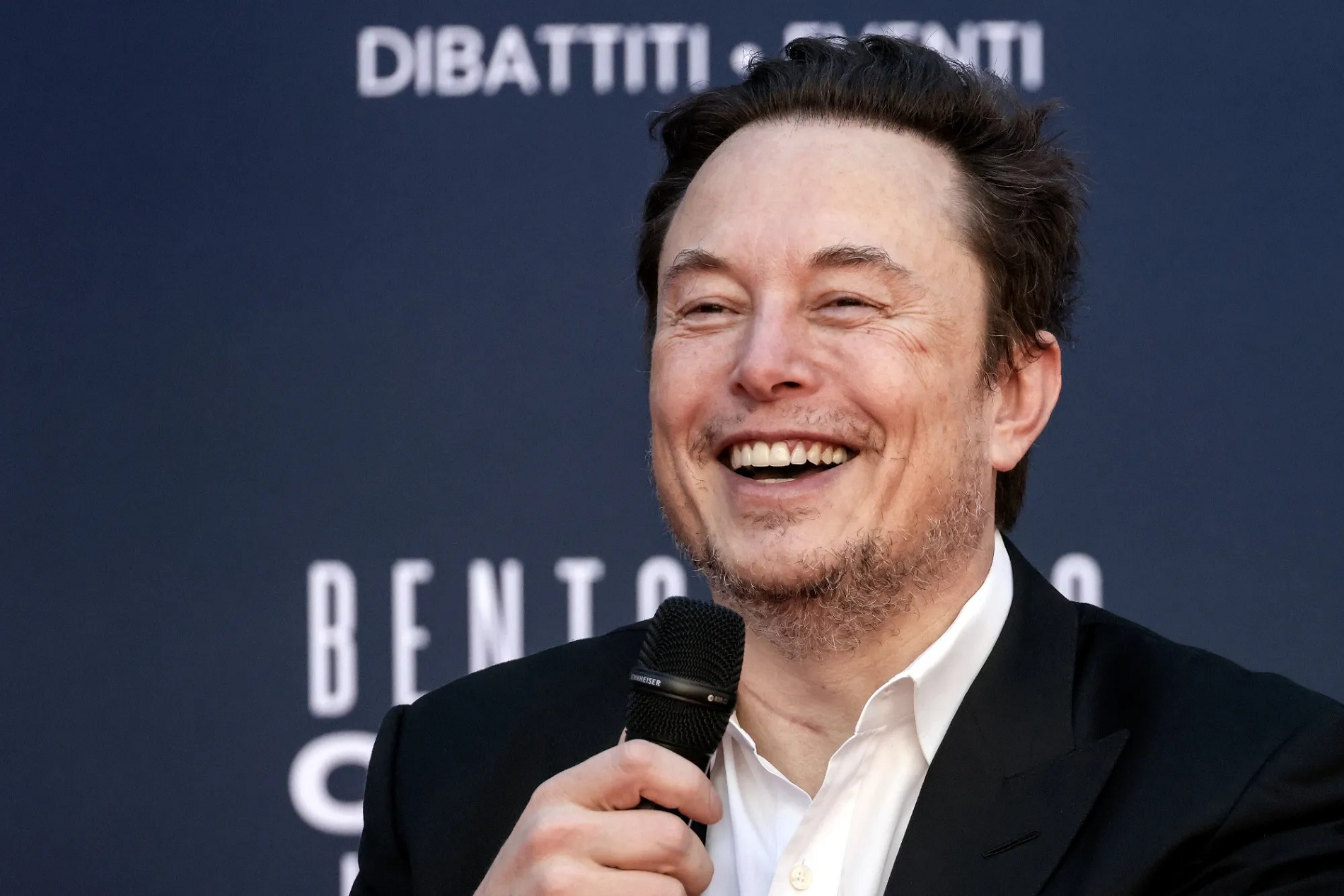 ジェンセン・フアンがイーロン・マスクを超人として称賛