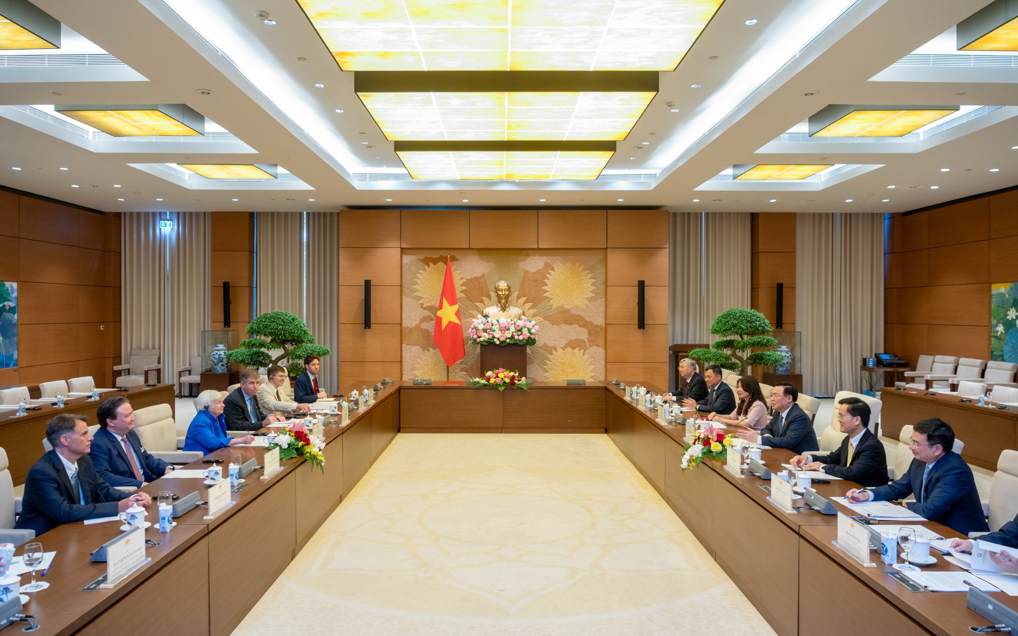 continue to develop the comprehensive partnership between Vietnam and the United States into a new dimension image 2