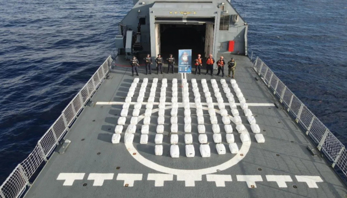 Une flotte de sous-marins transportant des tonnes de drogue saisie lors d'une opération internationale