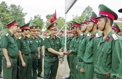 Le livre du secrétaire général Nguyen Phu Trong est un manuel précieux pour bien comprendre les tâches militaires et de défense nationale.