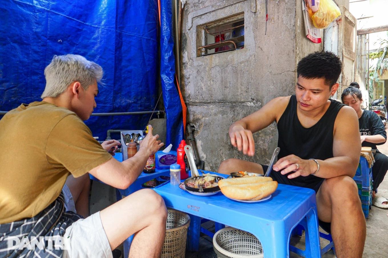 Khám phá quán bánh mì chảo Liên Xô thời bao cấp 40 năm tuổi