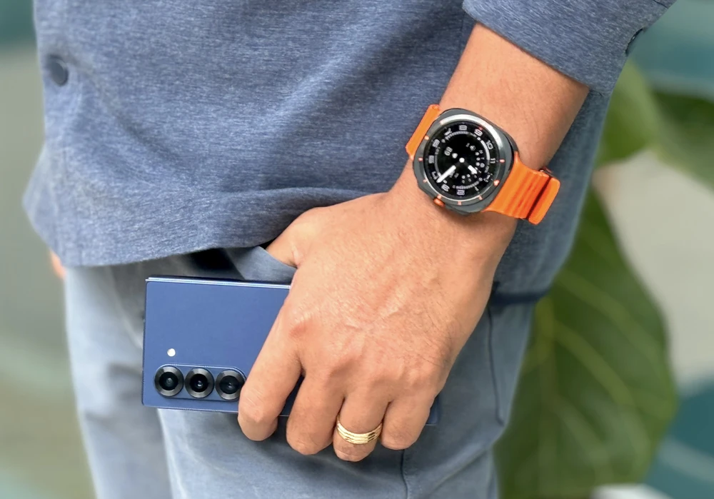 Le duo Galaxy Z Fold 6 et Galaxy Watch Ultra crée son propre style