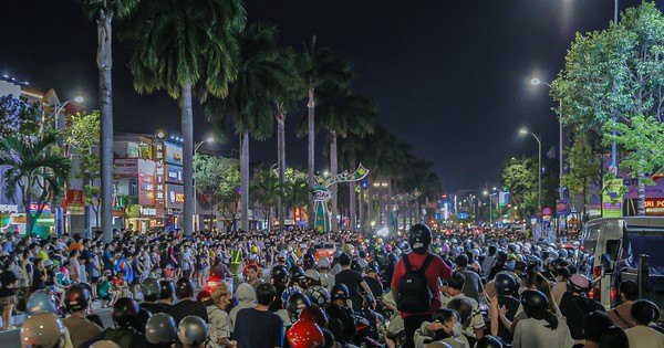 Die Straßen von Da Nang sind in der Nacht des Mittherbstfestes verstopft