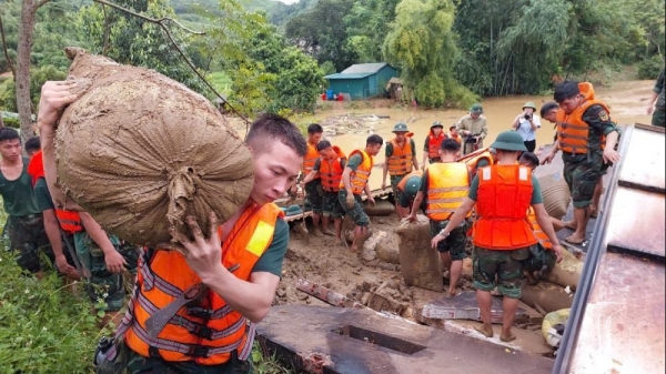 El general Phan Van Giang envía una carta de aliento a las fuerzas militares y milicianas en la lucha contra la tormenta No. 3