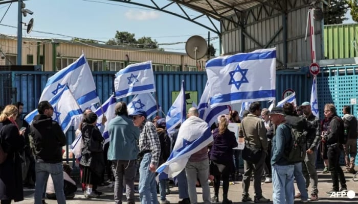 Israeli protesters set fire to part of UN headquarters in Jerusalem