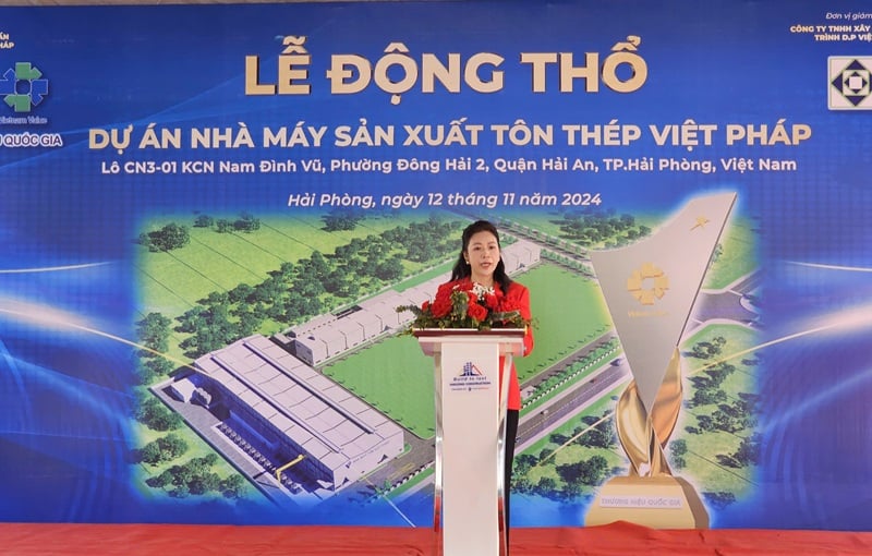 Cik Mai Minh Nguyet, Pengerusi dan Pengarah Besar Syarikat Saham Bersama Viet Phap Steel, bercakap pada majlis pecah tanah itu. Foto: Thanh Son