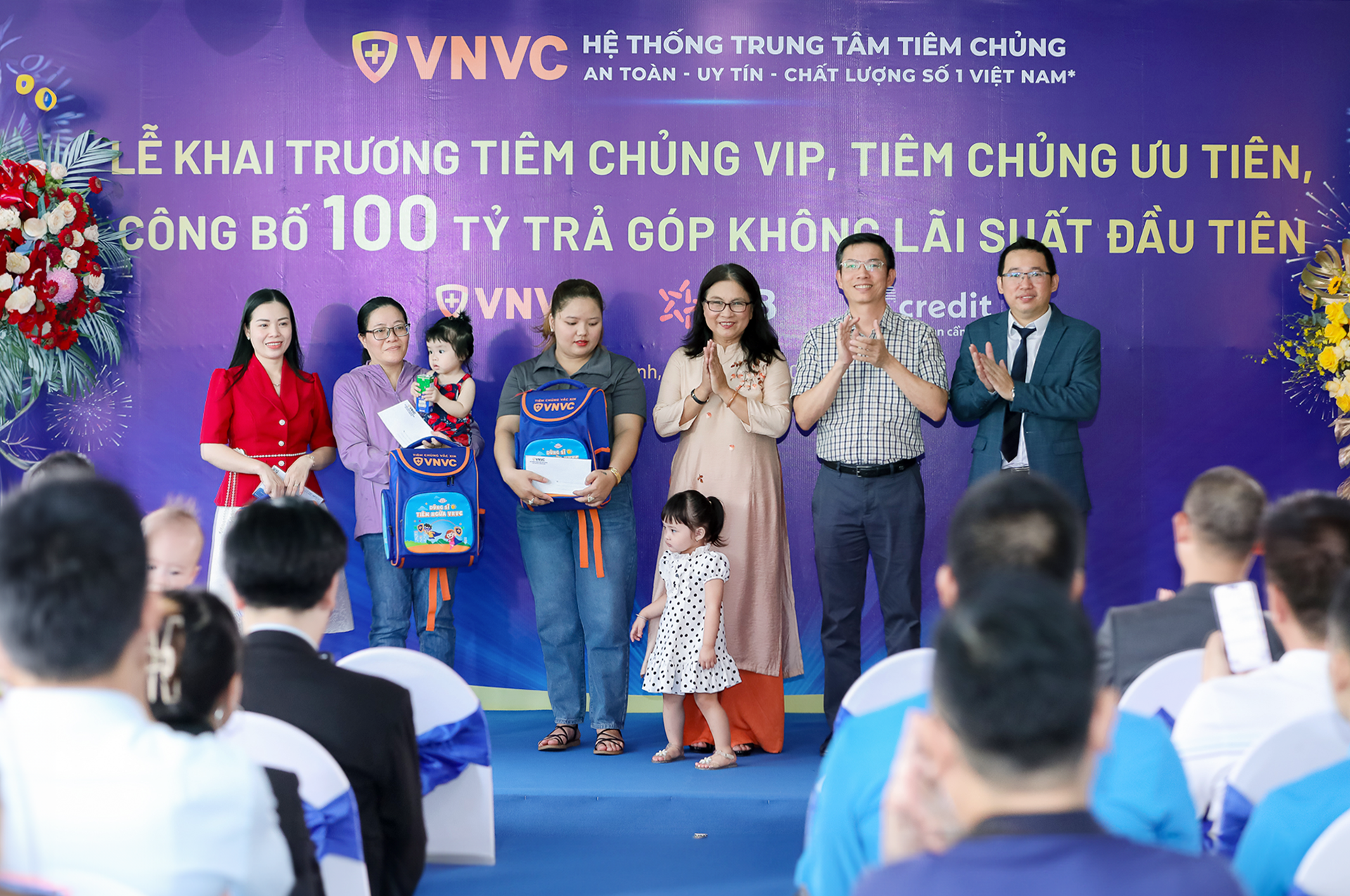 VNVC 8 năm mang vắc-xin chất lượng cao đến người dân- Ảnh 2.