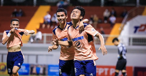 Le mouvement de football étudiant au Vietnam est en plein essor.