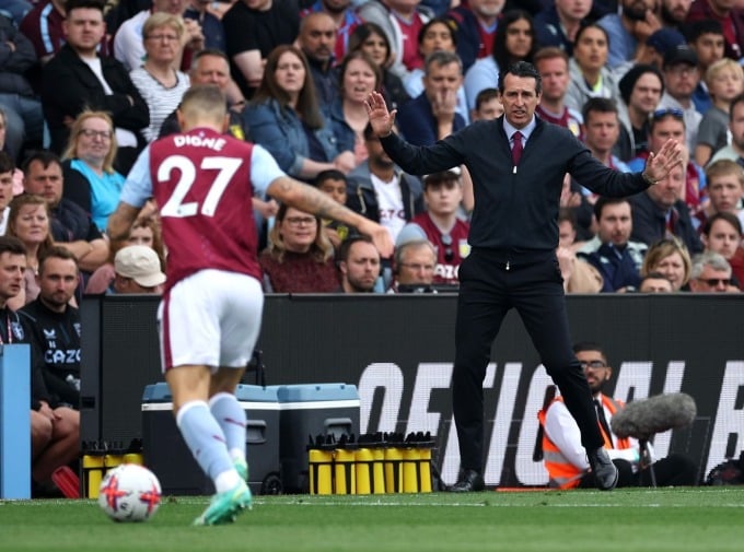 HLV Unai Emery chỉ đạo trong trận Aston Villa thắng Brighton 2-1 tại Villa Park ngày 28/5. Ảnh: avfc.co.uk