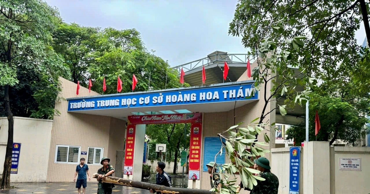 Hỗ trợ học phí cho học sinh bị ảnh hưởng bởi bão lũ