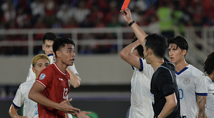 Muhammad Ferrari received a red card.