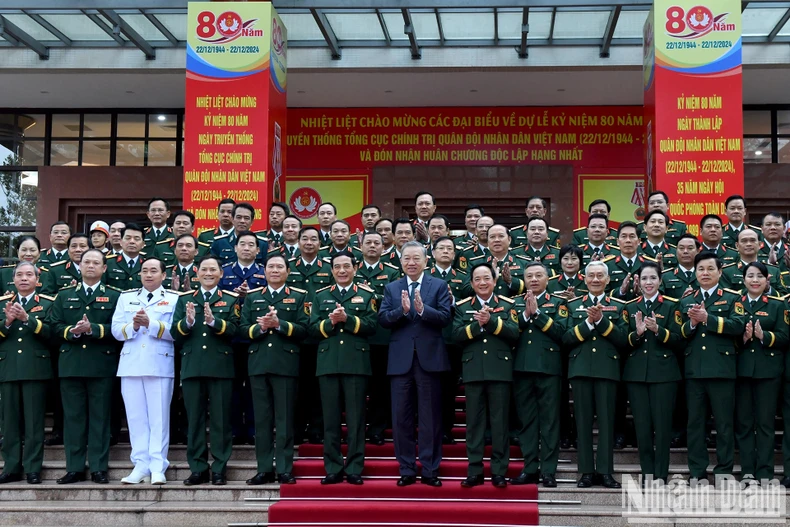 សុន្ទរកថារបស់អគ្គលេខាបក្ស To Lam ក្នុងពិធីរំលឹកខួបលើកទី 80 នៃទិវាប្រពៃណីរបស់អគ្គនាយកដ្ឋាននយោបាយនៃកងទ័ពប្រជាជនវៀតណាម រូបថត 1