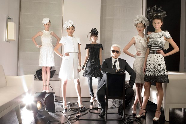 Le parcours de Karl Lagerfeld pour faire de Chanel un célèbre empire français