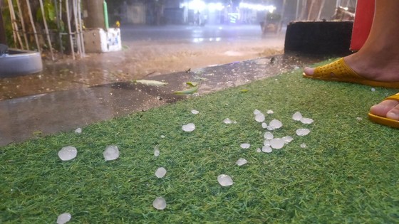 Granizo aparece en Quang Nam tras una severa ola de calor (foto 1)