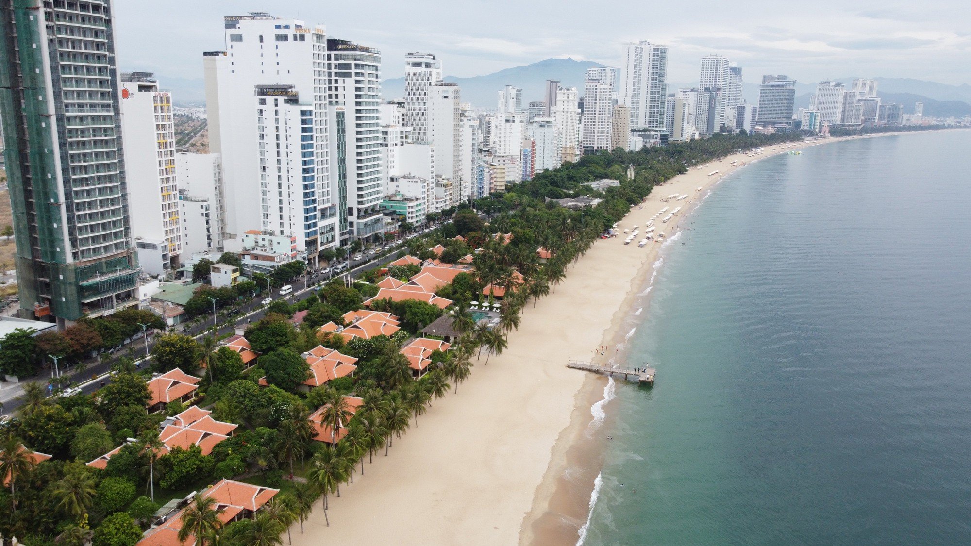 Khu nghỉ dưỡng Ana Madara từng chắn biển Nha Trang nay đã thông thoáng  - Ảnh 1.