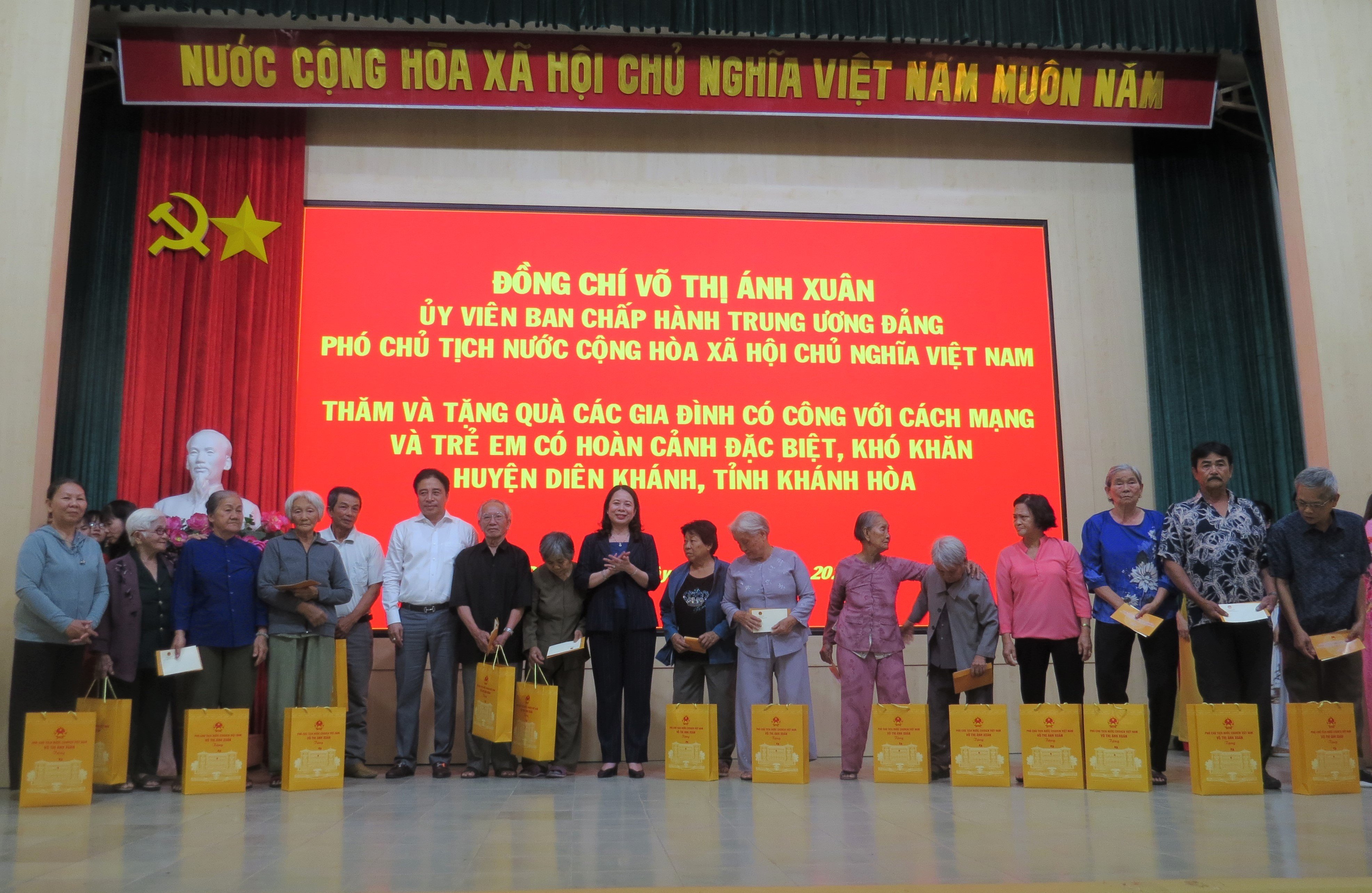 Event - Vice President attends the inauguration of Khanh Hoa Provincial Oncology Hospital (Photo 8).