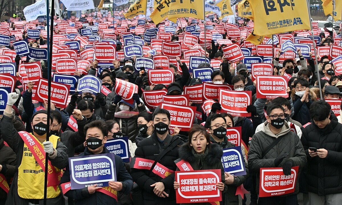 South Korea urges medical professors not to resign