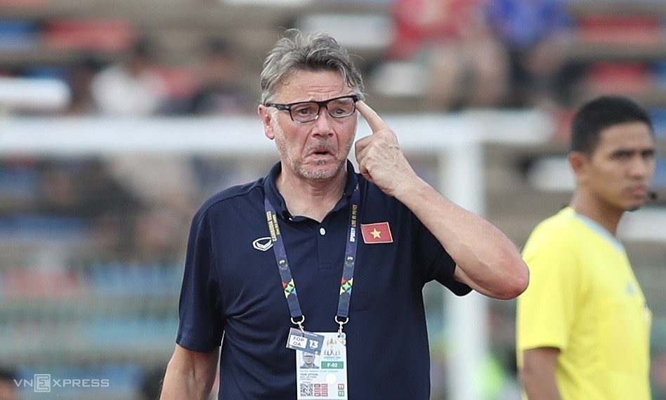 Coach Troussier: 'I have not lost faith in Vietnamese players'