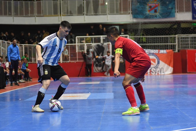 Tuyển futsal Việt Nam thua đậm á quân World Cup 2021 - Ảnh 2.